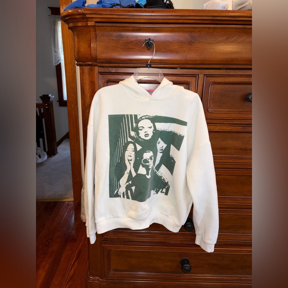 Edikted Graphic Hoodie Women’s Small White Streetwear Pullover Sweatshirt